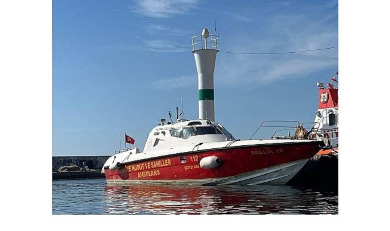 Ege Denizi’nde yaralanan gemiadamı deniz ambulansıyla kurtarıldı