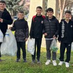 Tire’de Utandıran Görüntü, Gurur Veren Hareket: Büyüklere Çevre Dersi!