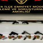 Bornova’da ‘Aile Boyu’ Cephanelik: 4 Katlı Apartmana Şok Baskın!